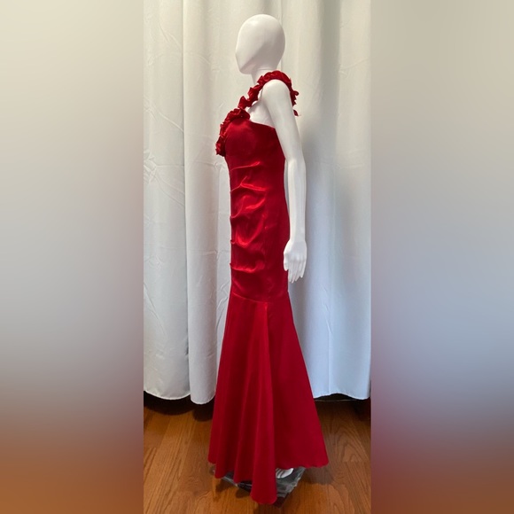 Nina Ferre Women’s Evening Gown - Picture 4 of 14